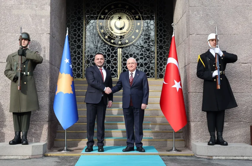 Nënshkruhet marrëveshja ushtarake kornizë me Republikën e Turqisë