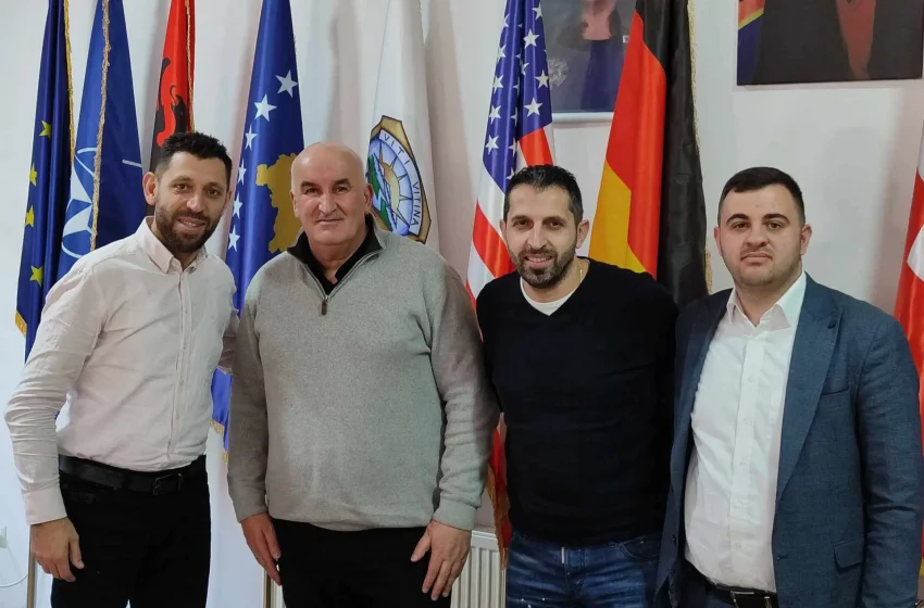  Kryetari Sokol Haliti priti në takim ish-futbollistin vitias Milaim Rama