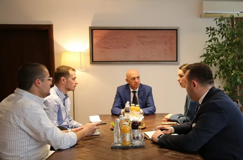  U.D. Kryeprokurori i Shtetit priti në takim përfaqësuesit e Nismës së të Rinjve për të Drejtat e Njeriut në Kosovë (YIHR)