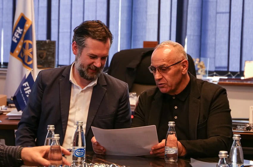  Mbahet takimi i Grupit Koordinues për planin 5-vjeçar të infrastrukturës së futbollit në praninë e ministrit Çeku dhe presidentit Ademi 