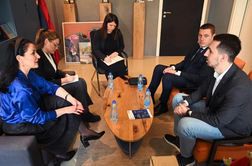  Kryetari i Kamenicës pret në takim përfaqësues nga Agjencia për Informim dhe Privatësi