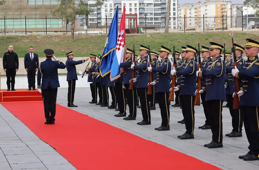  Ministri i Mbrojtjes, Ejup Maqedonci ka mirëpritur ministrin e Mbrojtjes të Kroacisë, Ivan Anusic