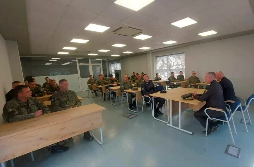 Gjeneralët e FSK-së ligjëruan në “Kursin e Lartë të Sigurisë dhe Mbrojtjes” në Shqipëri