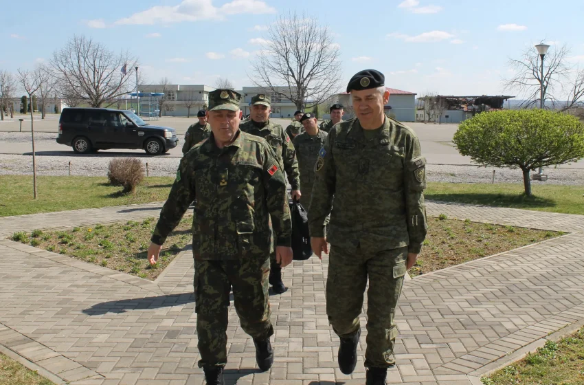  Gjeneral brigade Hysen Dreshaj priti Komandantin e Forcave Tokësore të FARSH-së, gjeneral major Ilir Xhebexhia