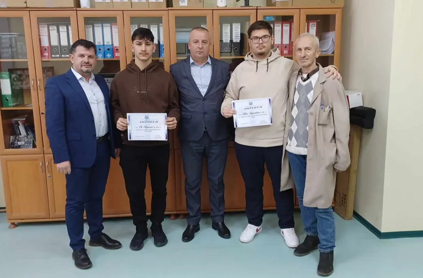  Gjimnazi Natyror “Xhavit Ahmeti” organizoi pritje për nxënësit fitues në garat e fizikës