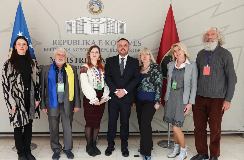  Ministri Maqedonci mirëpret gazetarët nga Ukraina