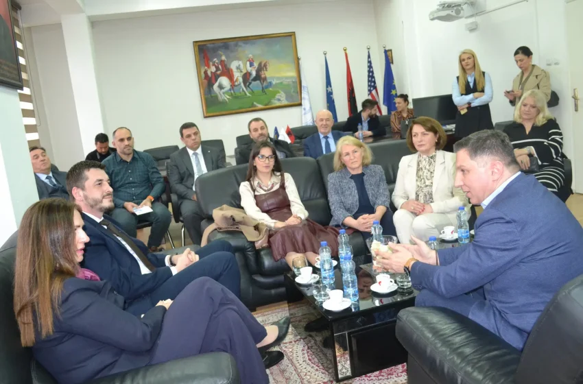  Ministrja e MASHTI-t vizitoi Universitetin Publik “Kadri Zeka” në Gjilan