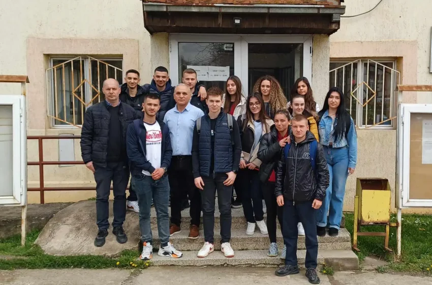  Nxënësit maturantë njoftohen me shërbimet që i ofron Zyra për Punësim në Gjilan