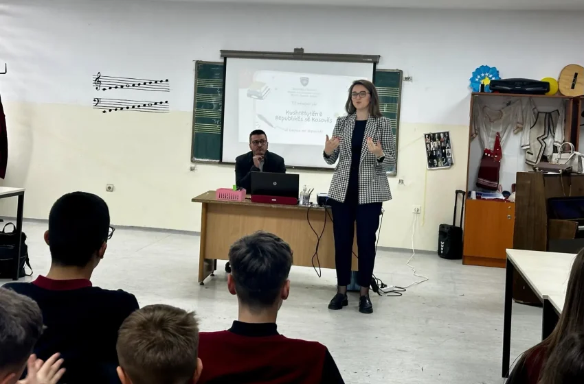  Bashkëbisedim i deputetes Arbëreshë Kryeziu Hyseni me nxënës të shkollës “Selami Hallaqi” në Gjilan