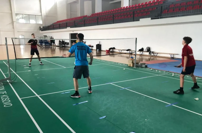 Vazhdojnë përgatitjet për garat në badminton