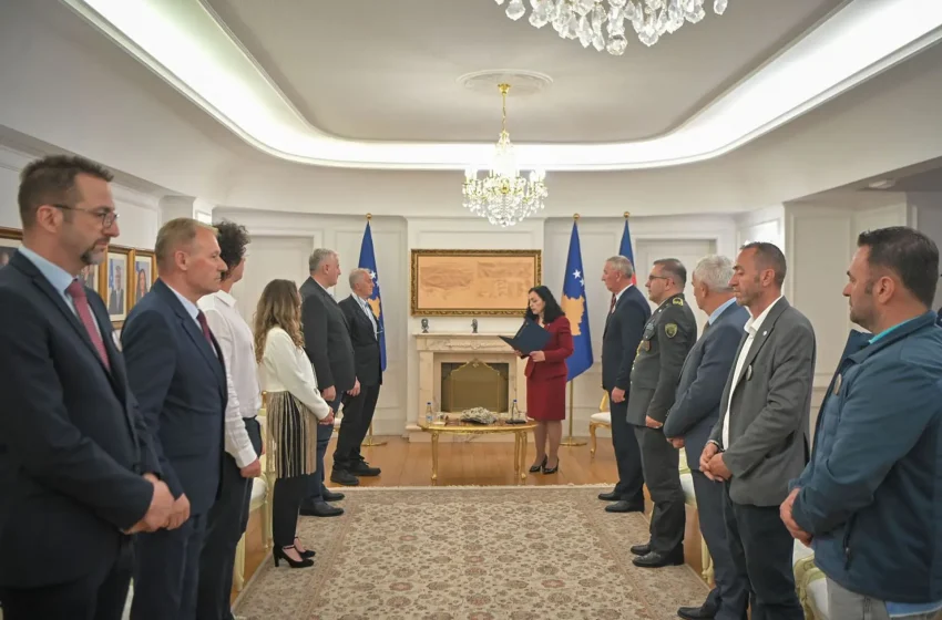  Presidentja Osmani dekoron post mortem pjesëtarin e UÇK-së, Francesco Bider, me Urdhrin “Hero i Kosovës”
