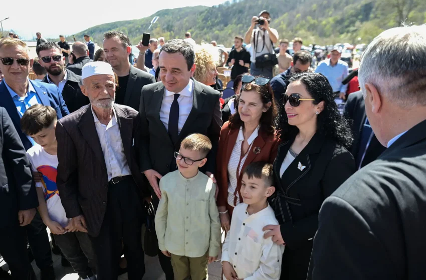  Shënohet 25-vjetori i Betejës së Koshares, Kryeministri Kurti bëri homazhe dhe mori pjesë në manifestimin tradicional “Ditët e Shqipes”