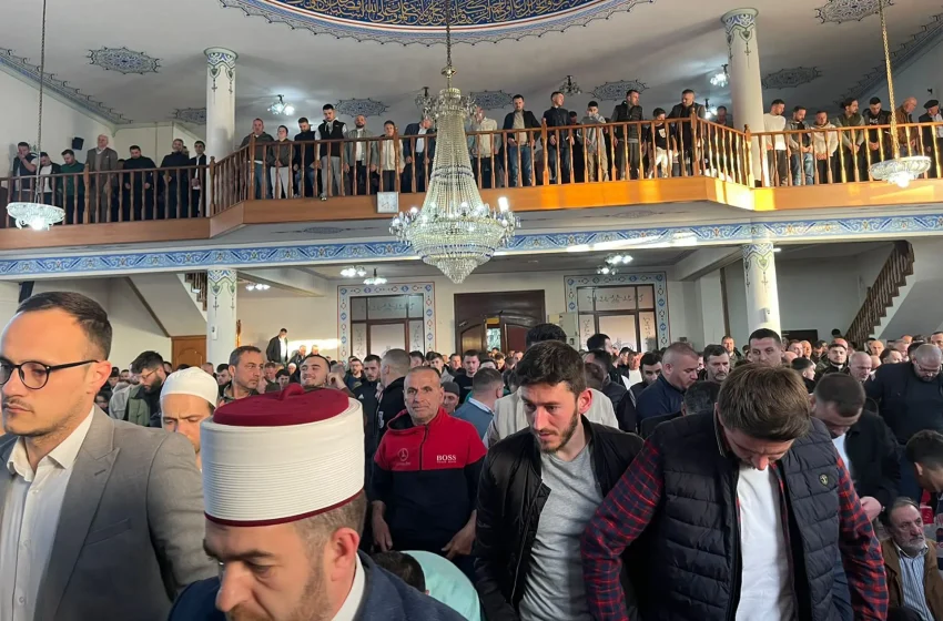  Manifestimi qendror i faljes së namazit të Fitër Bajramit në Gjilan u u mbajt në “Xhaminë e Madhe“