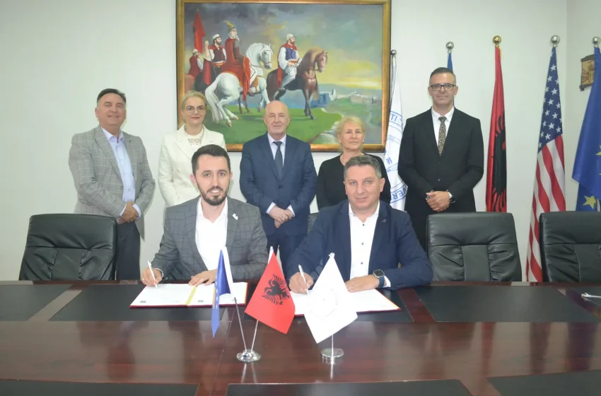  UKZ dhe Komuna e Kamenicës nënshkruajnë marrëveshje bashkëpunimi për përkrahjen e studentëve dhe zhvillimin institucional