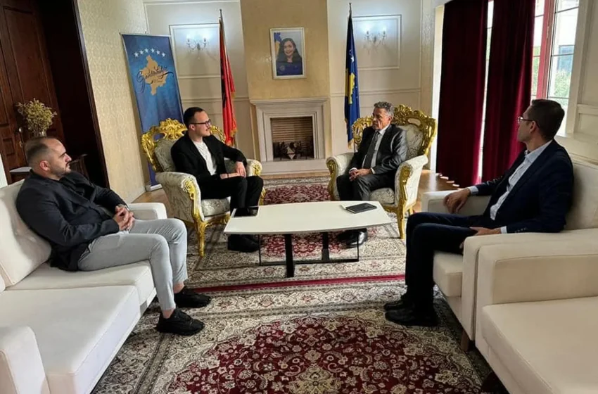  Kryetari i Gjilanit takon ambasadorin e Kosovës në Shqipëri, ja çfarë biseduan