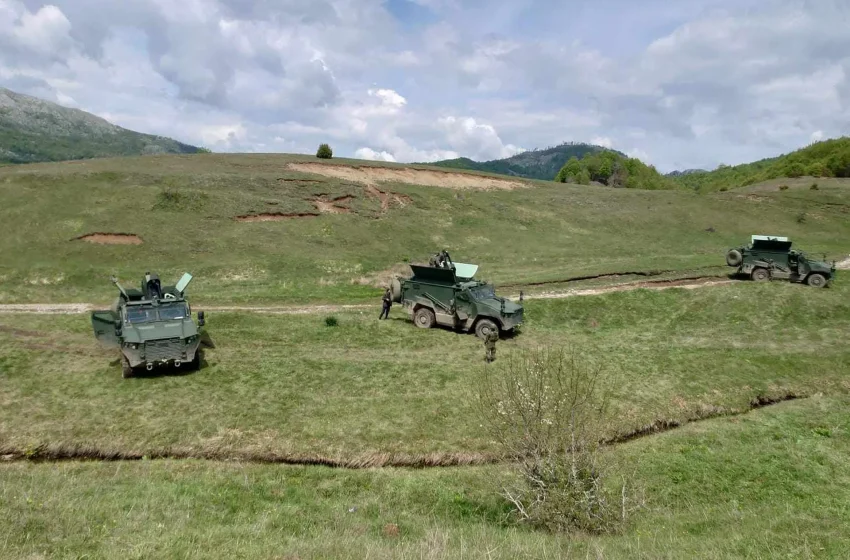  FSK stërvitet me artileri në poligonin ushtarak në Bizë të Shqipërisë