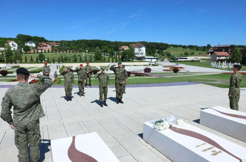  Drejtori i NALT-it dhe Komandanti i FSK-së vizituan kompleksin memorial “Adem Jashari” në Prekaz