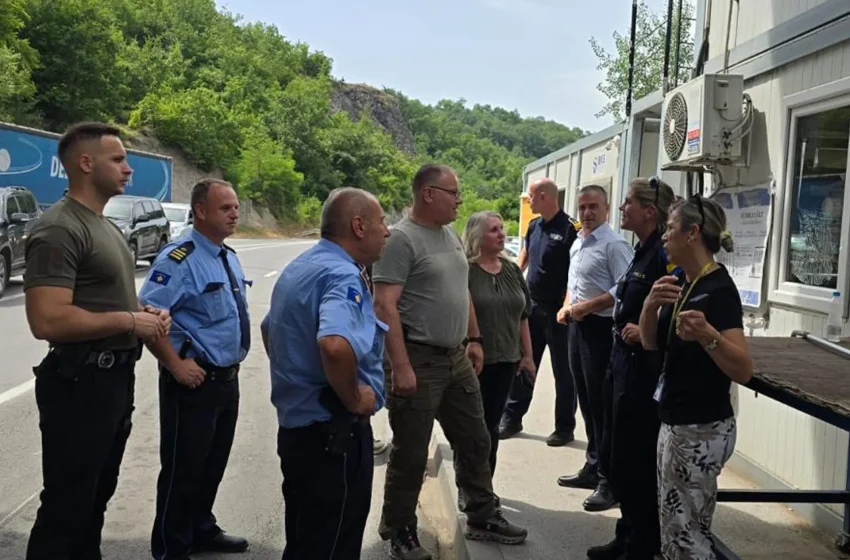  Drejtori i përgjithshëm i PK-së, kolonel Gazmend Hoxha viziton zyrtarët policorë në veri të vendit