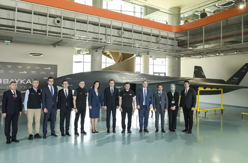  Kryeministri Kurti vizitoi fabrikën ku prodhohen dronët Bayraktar