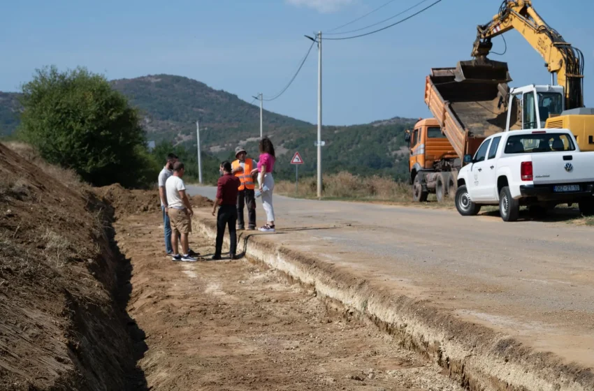  Disa fshatra të Kamenicës po bëhen me trotuare