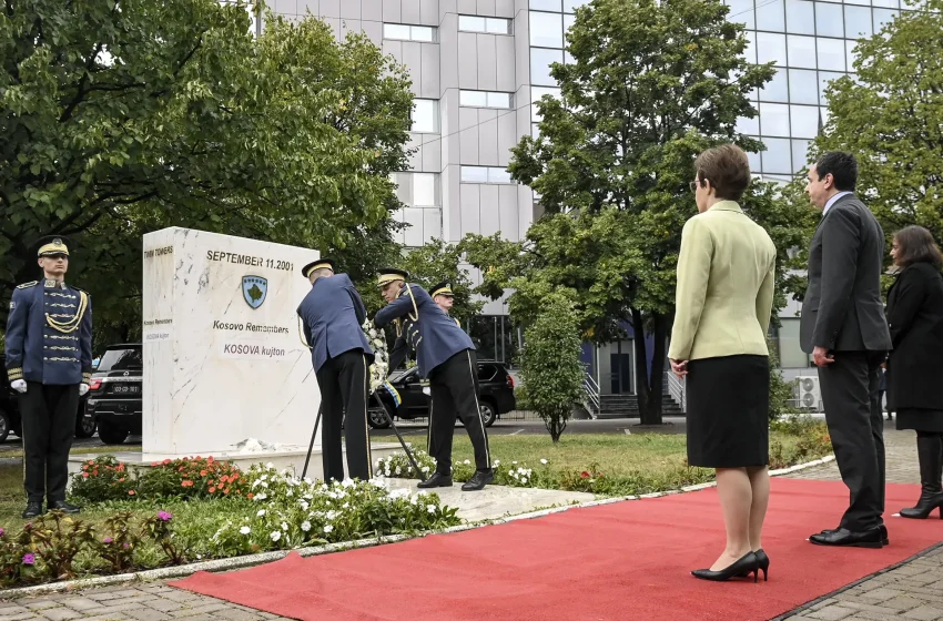  Kryeministri Kurti bën homazhe në përkujtim e nderim të viktimave të 11 Shtatorit 2001