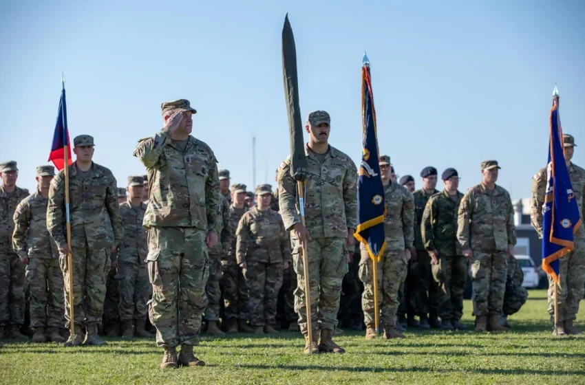  Komandanti i FSK-së merr pjesë në Ceremoninë e Ndërrimit të Komandës Amerikane të KFOR-it