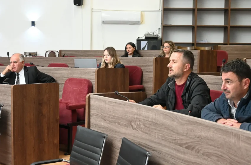  U mbajt debati publik për draft kodin e etikës për zyrtarët e komunës së Vitisë