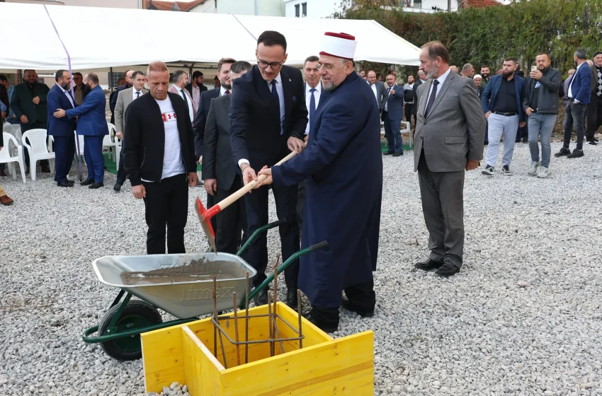  Me një ceremoni solemne është vënë gurthemeli i xhamisë re në Lagjen e Spitalit