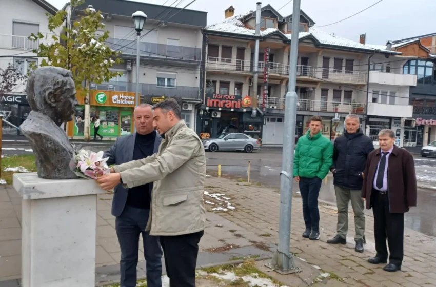  Përkujtohet Prof. Dr. Xhavit Ahmeti (1952 – 1996), vendosen buqeta lulesh pran bustit të tij