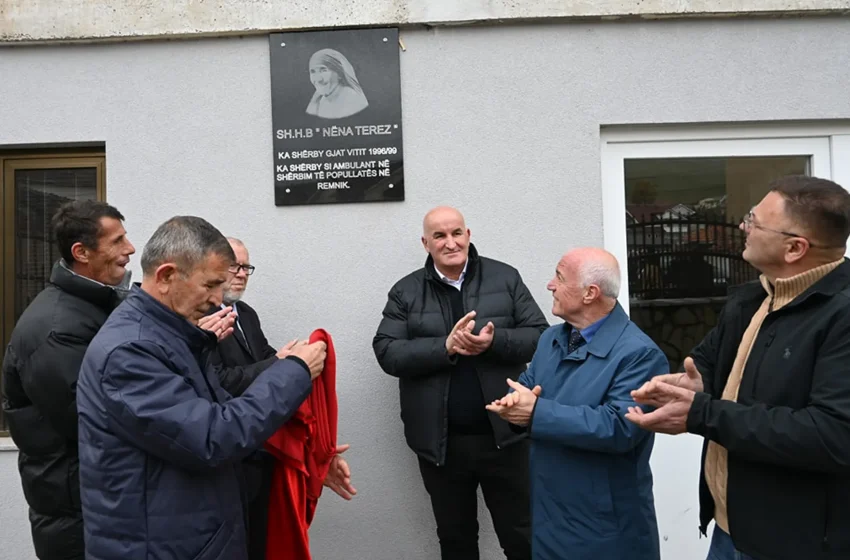  U bë zbulimi i pllakës në Xhaminë e Remnikut që u përdorë nga Shoqata “Nënë Terezë”