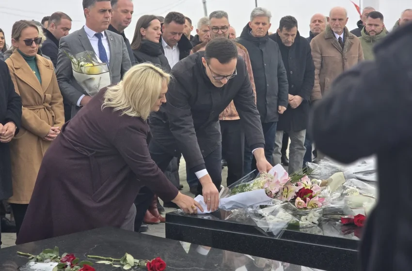  Bëhen homazhe në përvjetorin e vrasjes së heronjve Kadri Zeka dhe Jusuf e Bardhosh Gërvalla