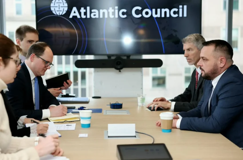  Ministri Maqedonci filloi vizitën në SHBA me një takim në Atlantic Council