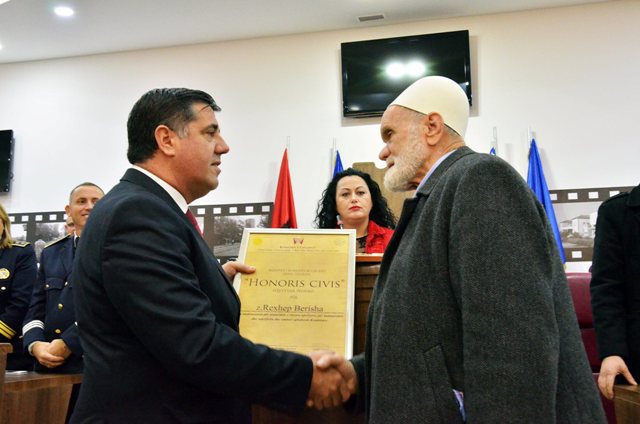 Rexhep Berisha ishte nderuar me titullin “Qytetar Nderi” i Gjilanit më 28 nëntor 2015