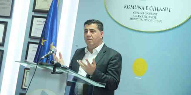 Haziri: Djegia e kurorave të luleve te varrezat e dëshmorëve është akt i shëmtuar