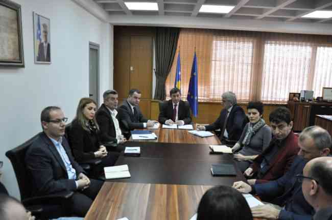 Ministri i Arsimit takohet me Grupin e ekspertëve për “PISA”