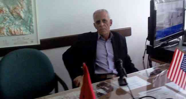 Një punë të tillë e bënë me plotë dashuri tani e mbi 31 vite. Është ky profesori i Gjeografisë, Avdi Kqiku, shembull i një mësimdhënësi të mirë
