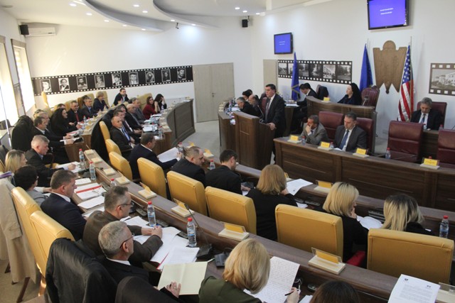 Kuvendarët miratojnë raportin e punës së kryetarit të Komunës