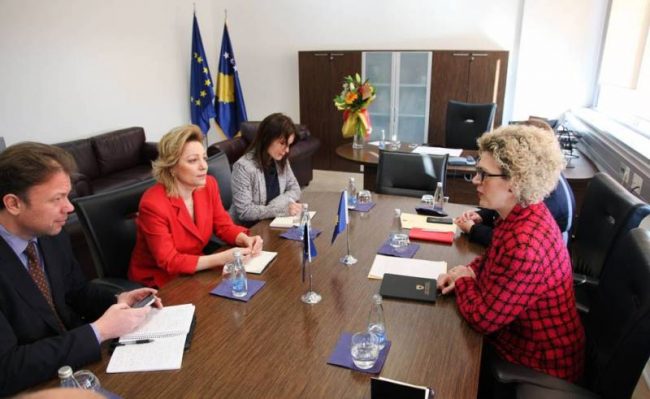 Bashkimi Evropian mbetet i përkushtuar për të përkrahur Kosovën”