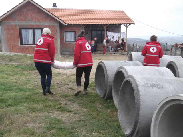 Për skamnorët e Kamenicës po përkujdesen donatoret e Kryqit të Kuq