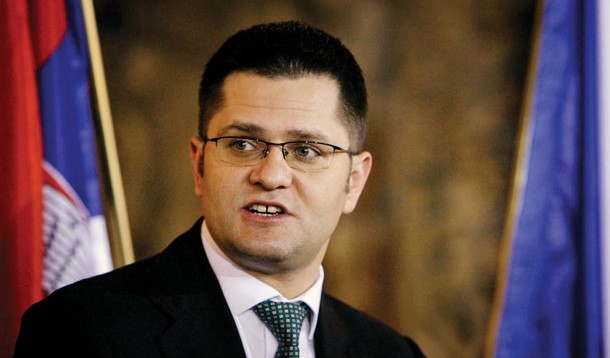 Serbi: Jeremiq kërkon dorëheqjen e Vuçiqit