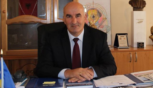 Kryetari i Vitisë Sokol Haliti uron mësuesit për ditën e tyre 7 Marsin