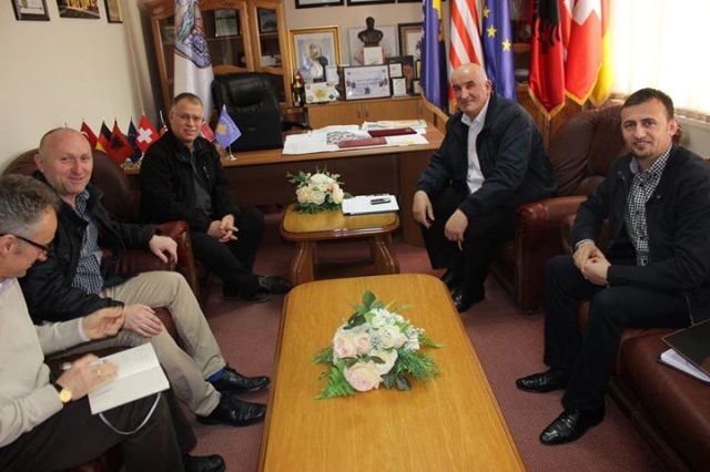 Kreu i Vitisë dhe përfaqësues të USAID shqyrtojnë mundësit e zhvillimit të pemëve të imta