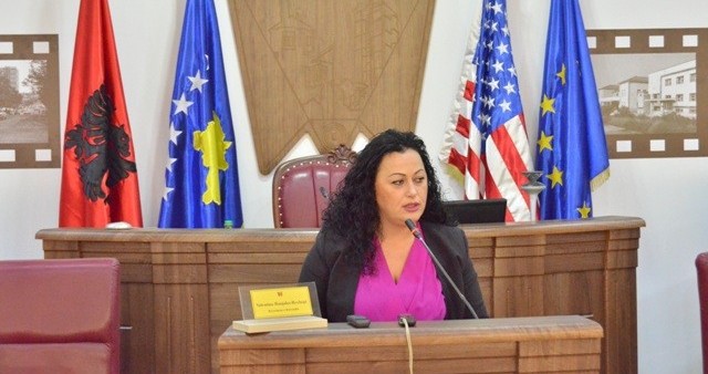 Kryesuesja e Kuvendit Komunal, Valentina Bunjaku-Rexhepi uron Mësuesit dhe Gratë
