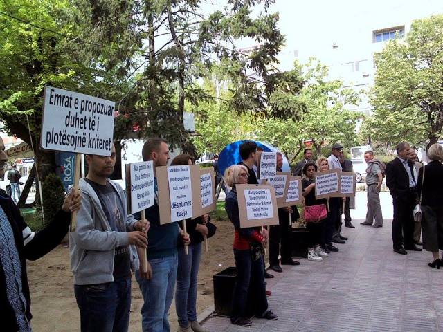 Vetëvendosja ua zë derën kuvendarëve!