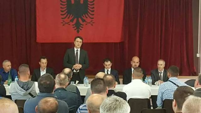 shkollën shqipe në Francë