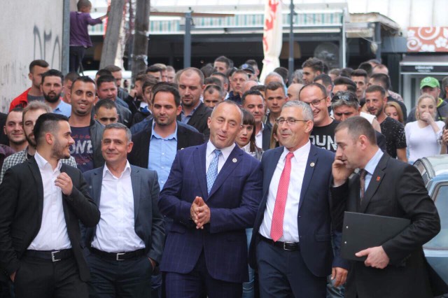 Haradinaj bashkëbisedon me qytetarët e Gjilanit, prezanton platformën për Anamoravën