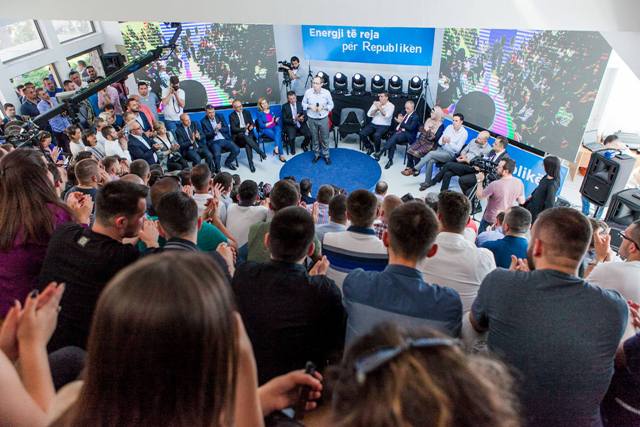 Hoti: Nuk mund ta lëmë Kosovën në duart e atyre që kanë probleme me personalitet