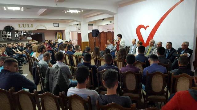 Paria e Vetëvendosjes dhe kandidatët nga Gjilani takojnë të rinjtë dhe gratë