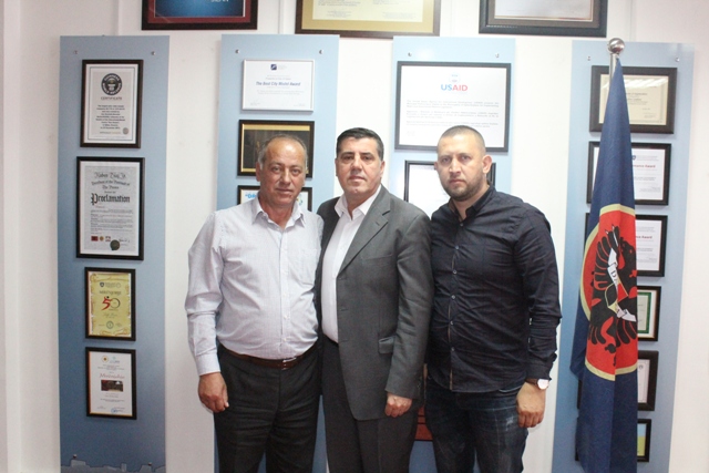 Haziri merr konfirmimin e donatorëve për ndërtimin e një shtëpie në Gjilan