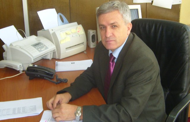 Rezonimi i Qeverisë në stilin: “Më mirë pulën në Gjilan, se sa gjelin në Pozheran”